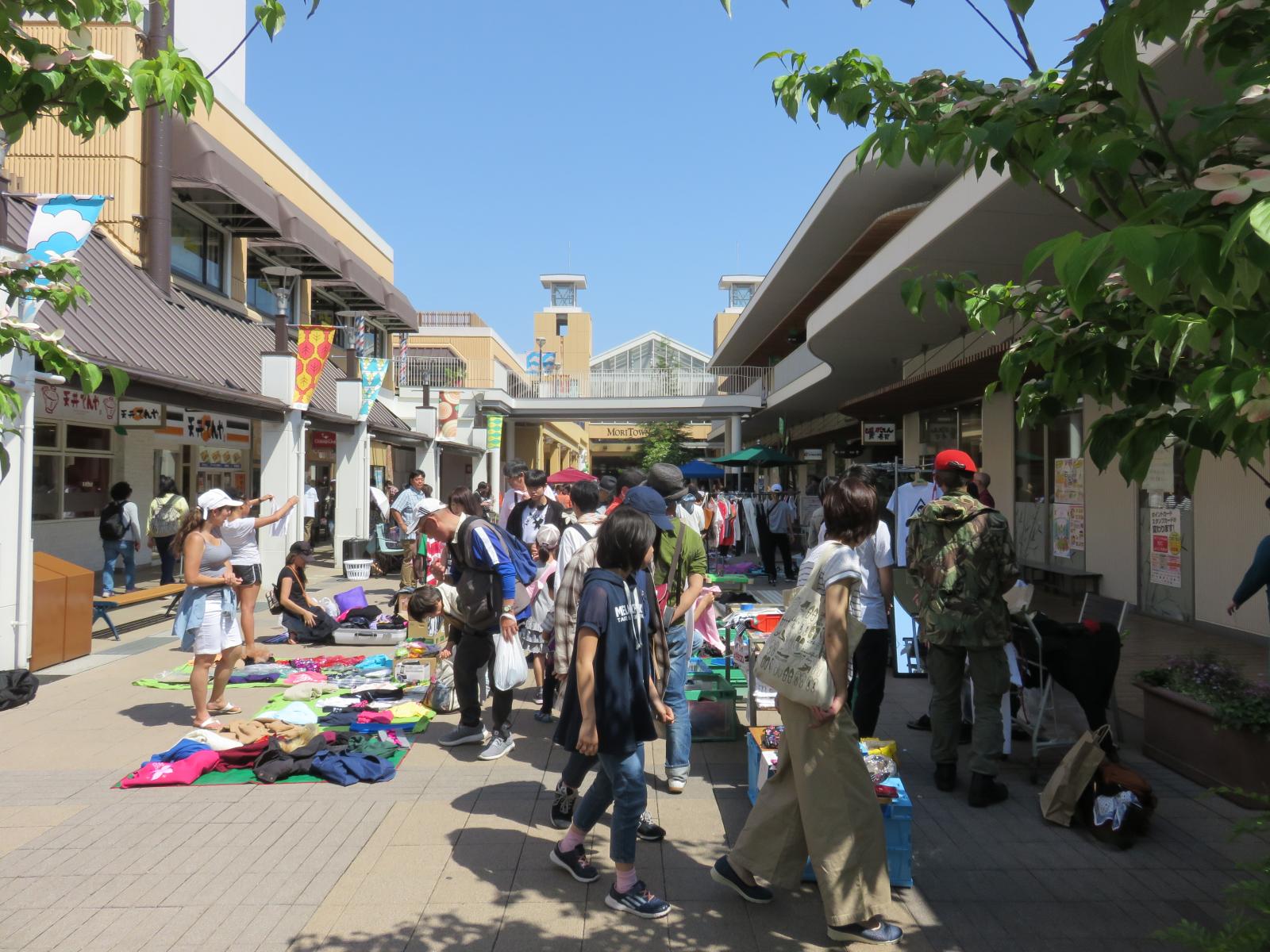 横田基地フレンドシップフリーマーケット